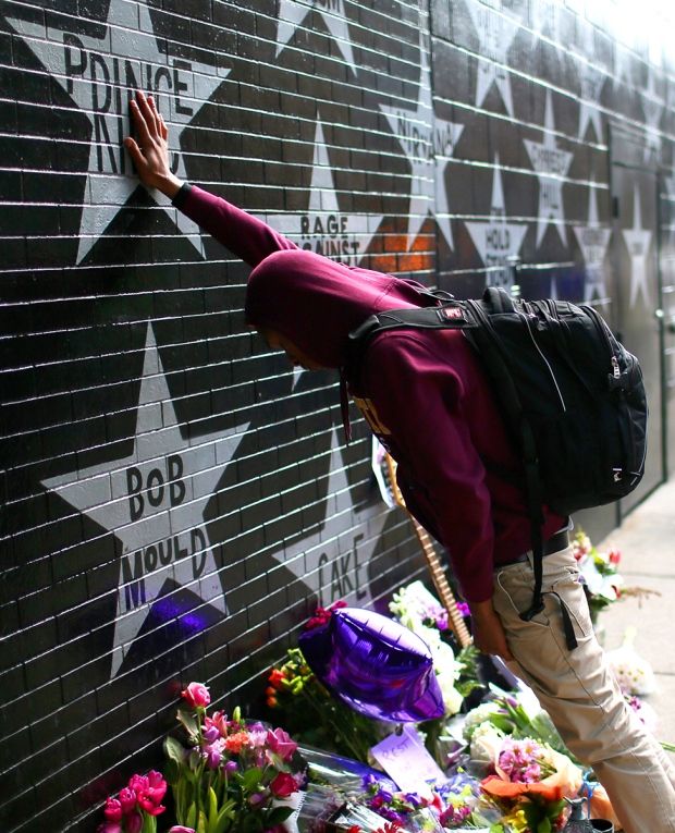 Prince fan mourns in Minneapolis