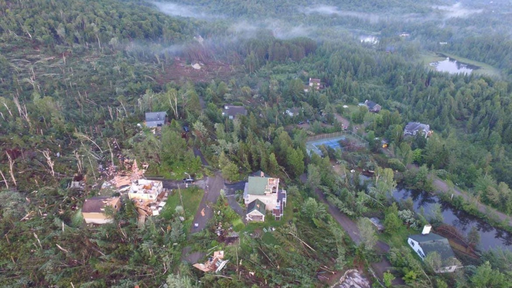 Une tornade touche une ville des Laurentides de Québec et détruit des maisons