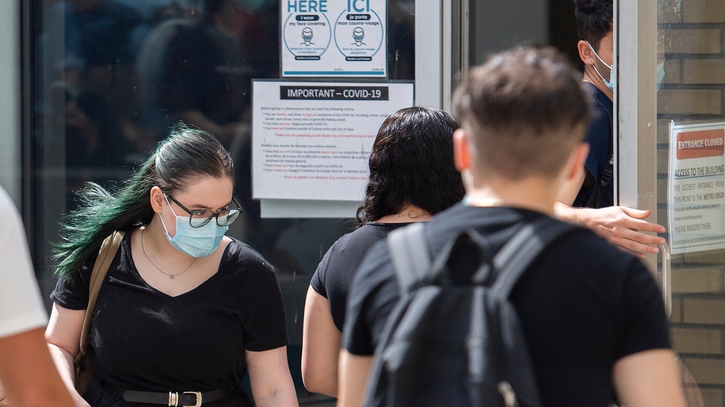 Students are shown wearing masks at Dawson College in Montreal as they return to in-class learning on August 23, 2021. -- FILE PHOTO (THE CANADIAN PRESS/Graham Hughes)
