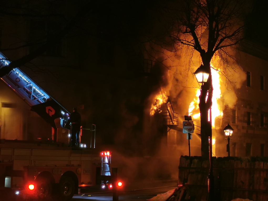 Incendie dans le Vieux-Montréal : Sept personnes portées disparues, démolition partielle prévue