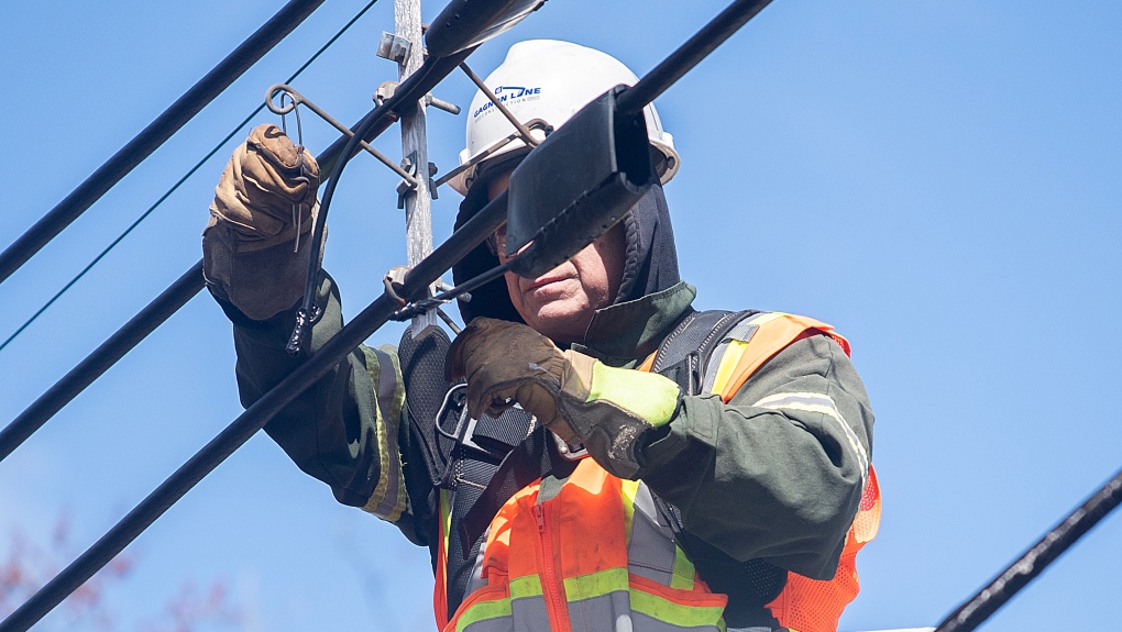 Quebec And Ontario Reach Agreement In Principle On Power Exchange CTV   Hydro Worker 1 6348122 1681039017126 