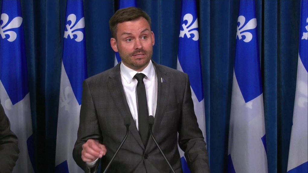 pq-calls-for-distance-after-ovation-for-nazi