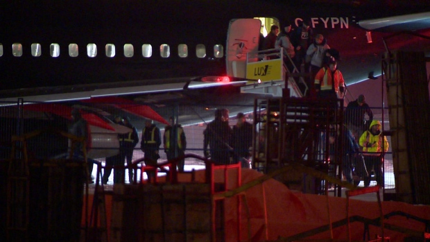 Emergency plane landing at Saint-Hubert airport
