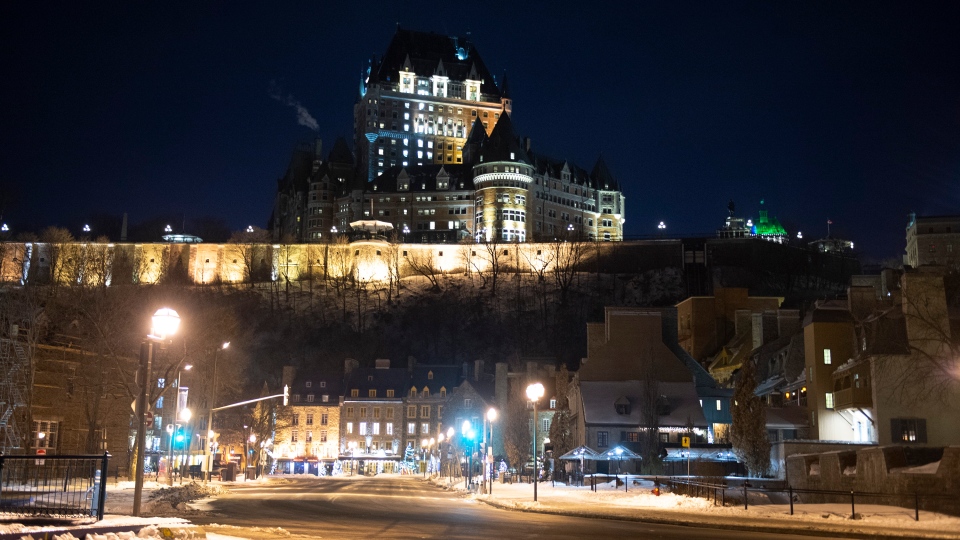 Quebec deserted at curfew begins