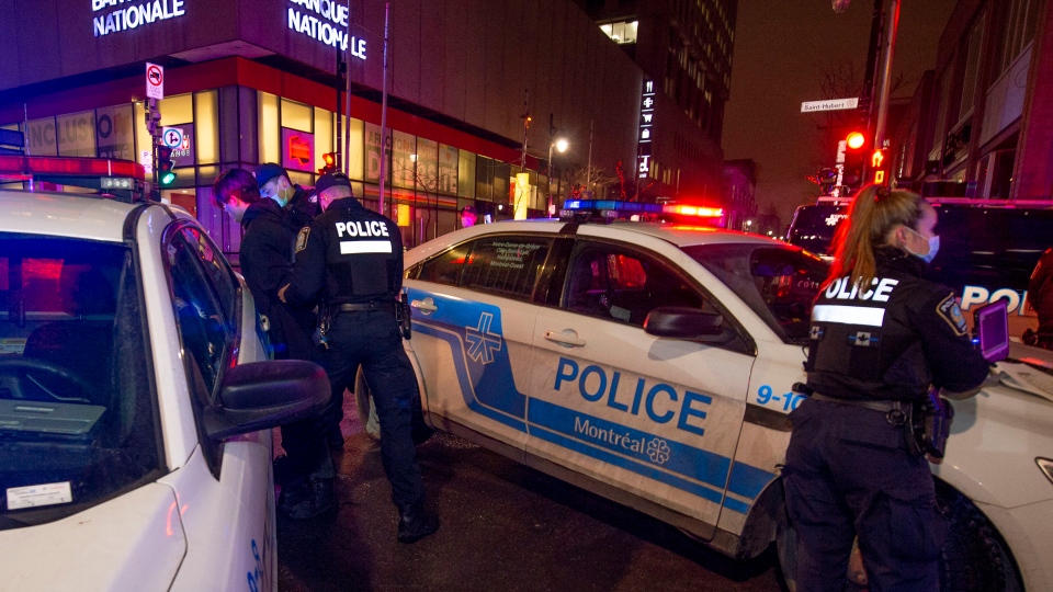 Polisi menangkap pria saat jam malam di Montreal